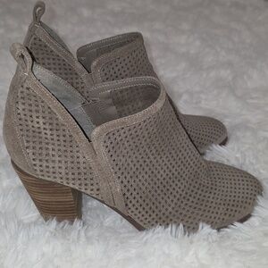 Vince Camuto Taupe Ankle Booties. Size 10